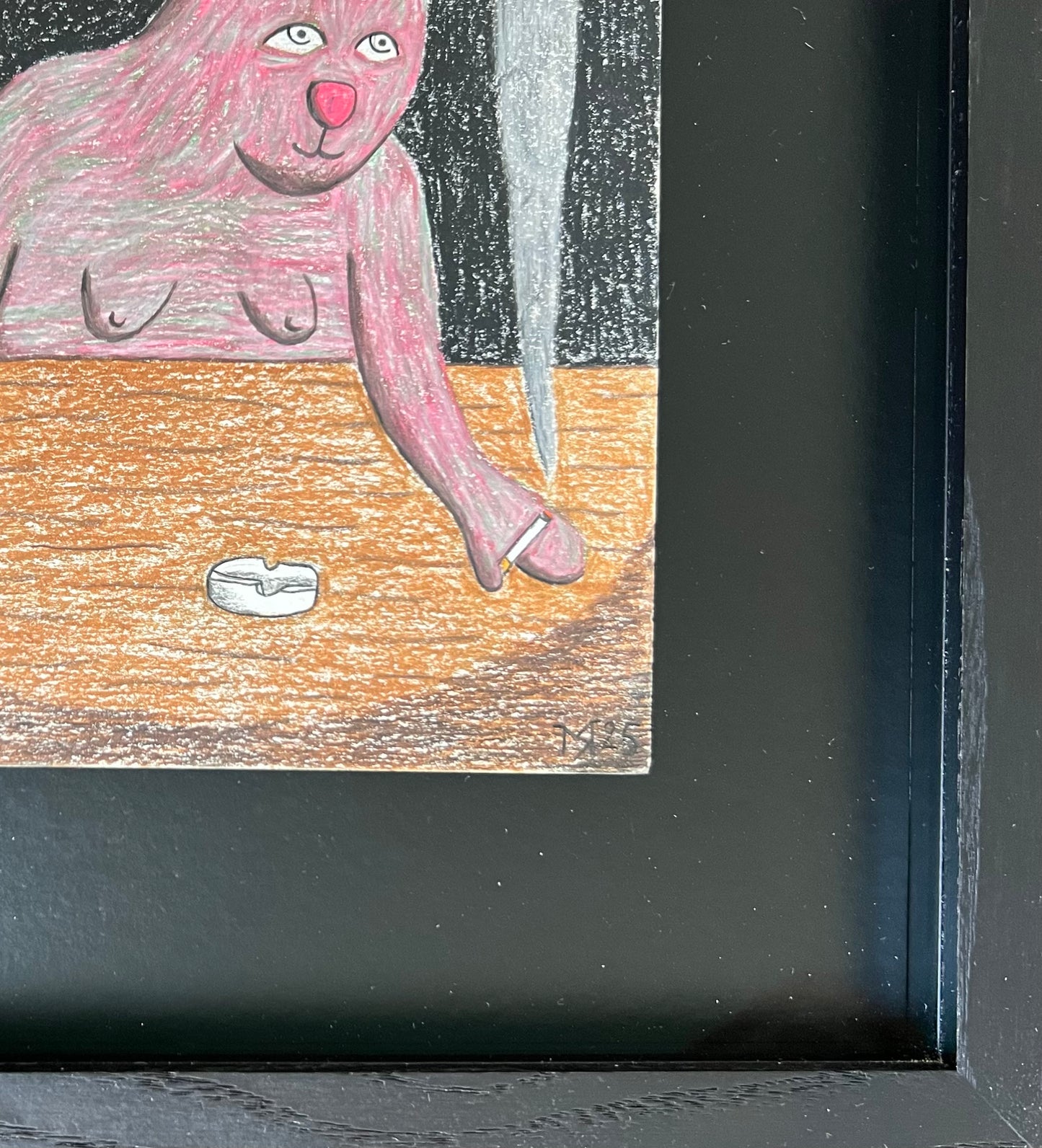 Mette Rasmussen. “Bamse Rasmussen ryger indenfor”, 2025