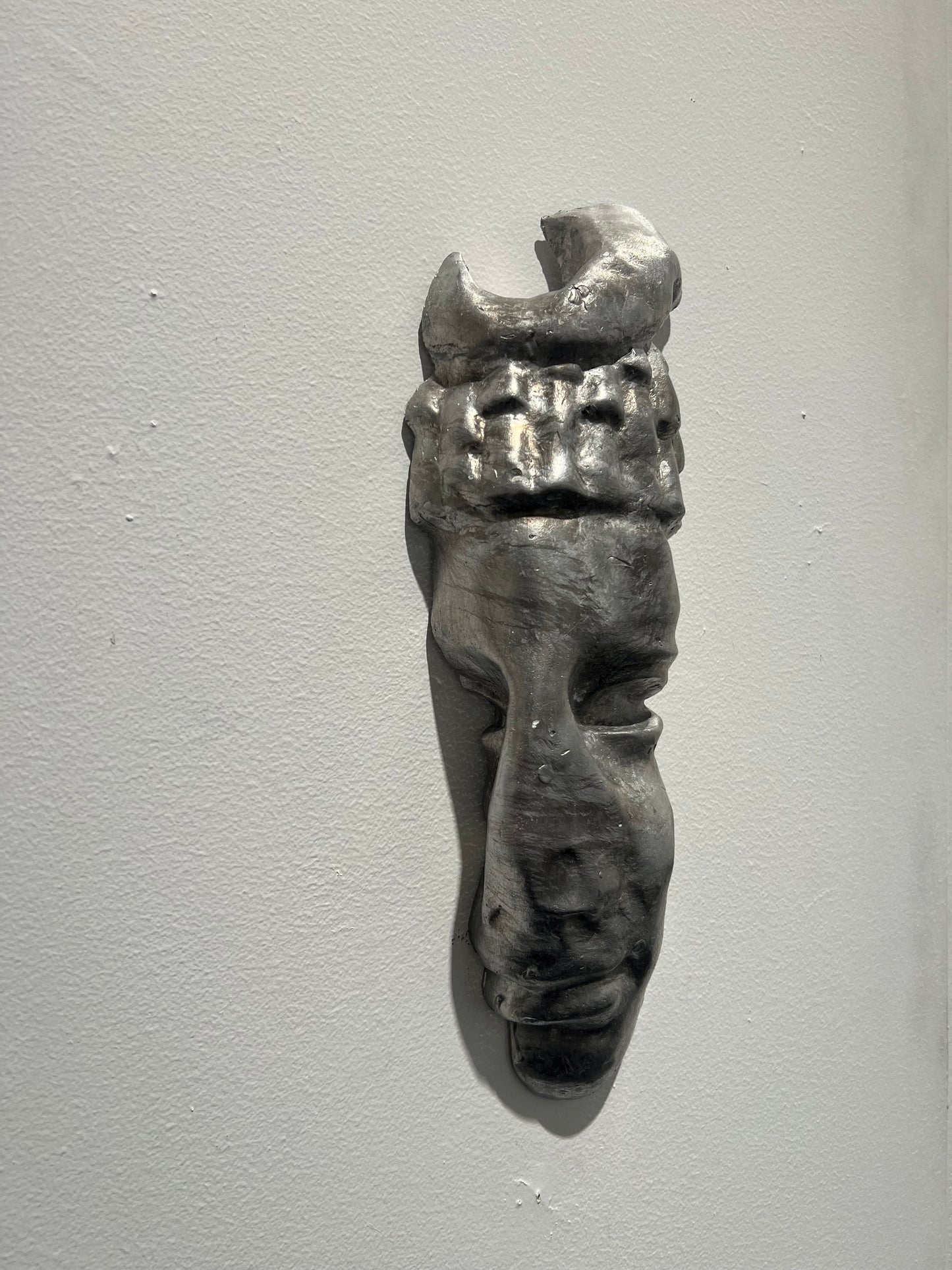 Marie Kølbæk Iversen. “O(gibbous)”